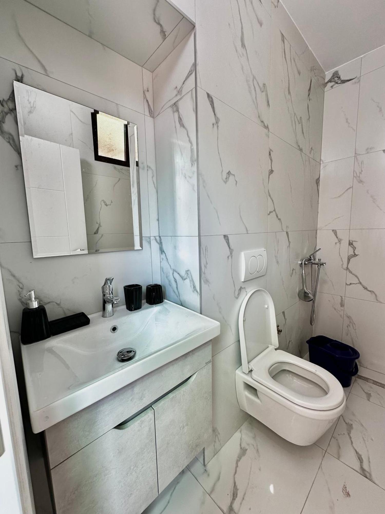 Tirana Apartment Center Jon Esterno foto