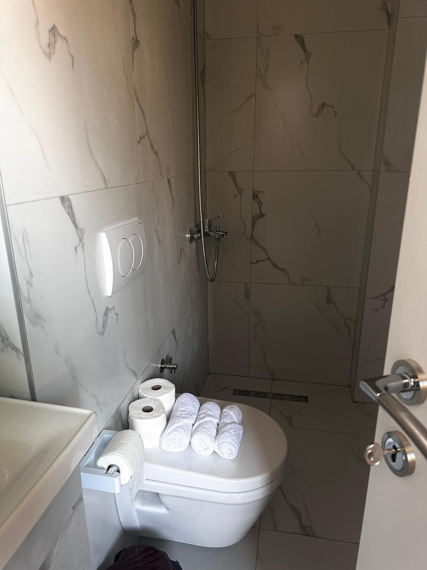 Tirana Apartment Center Jon Esterno foto